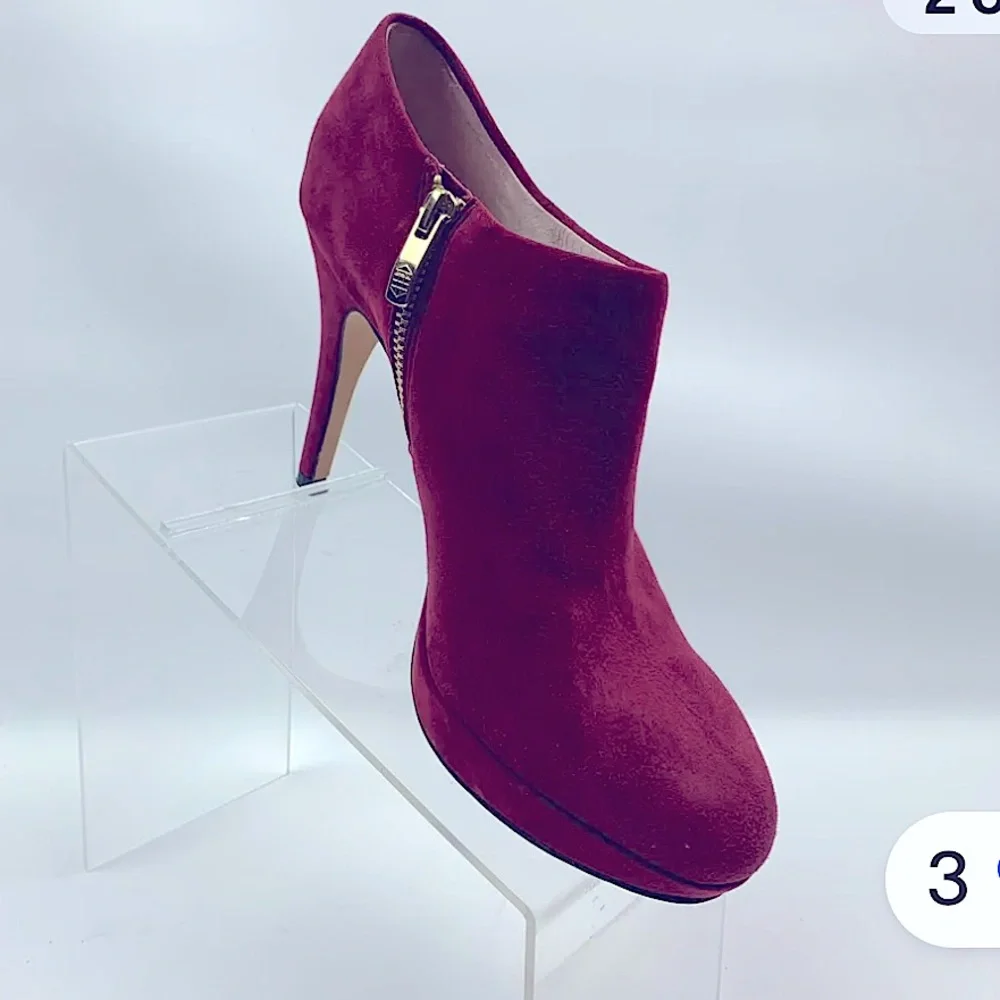 Vince Camuto red suede bootie heels size 6